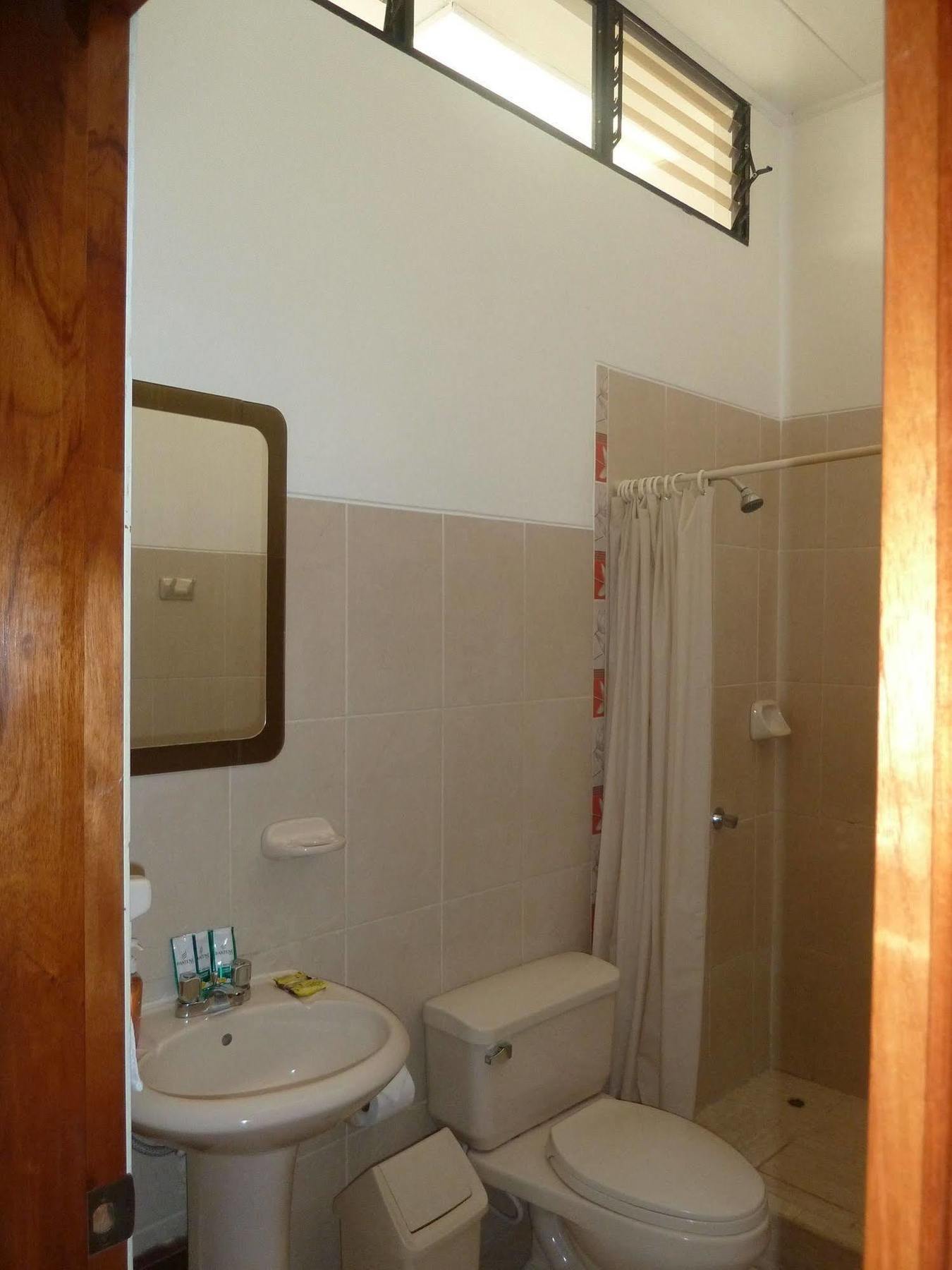 Hostal Huayruro Ικίτος Εξωτερικό φωτογραφία